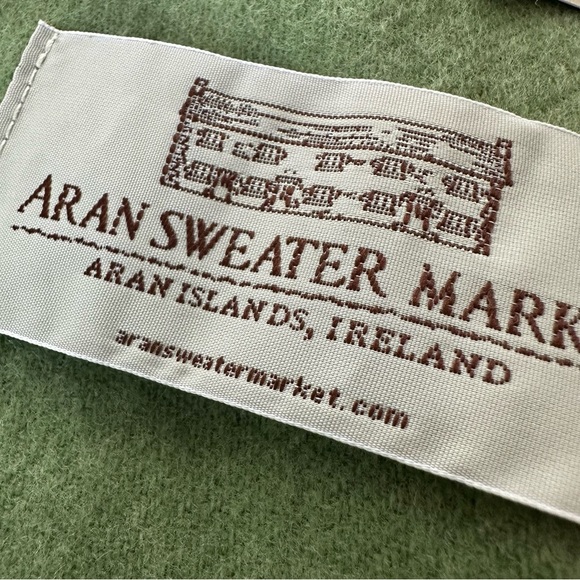 NWT Aran Sweater Market Ireland 100% Extra Fine Merino Wool Scarf Green Fringe - Picture 4 of 5